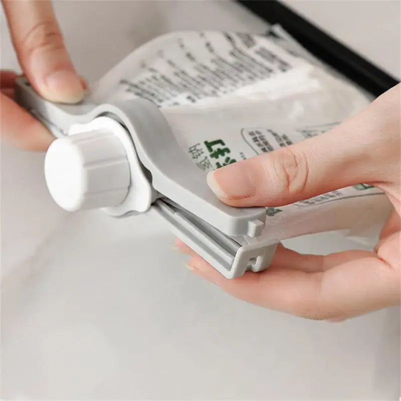 Screw Cap Sealing Clip Seasoning Bag Milk Powder Salt Bag Sealing Clip Snack Food Preservation Clip Gadget Kitchen Accessories